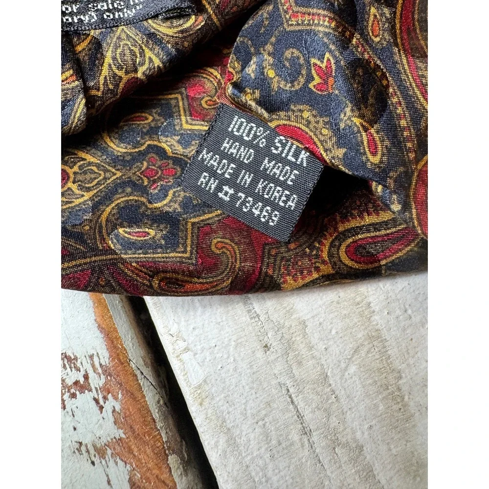 Vintage 1993 Looney Tunes Characters Mania Paisley Print 100% Silk Made in Korea